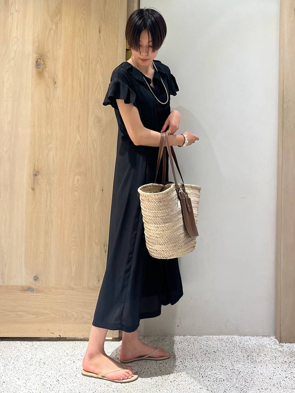 Curensology(カレンソロジー)/ラッフルカラーコクーンワンピースを使っ