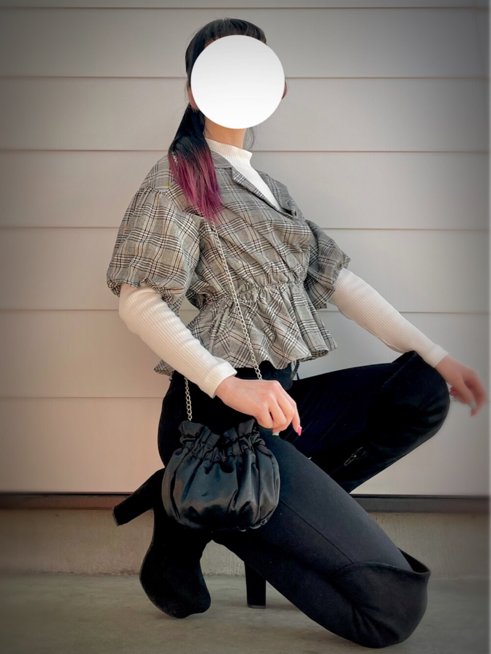 「今日のコーデ、高身長女子、お洒落さんとつながりたい、モノトーン、パンツスタイル、ハイネック、スキニーパンツ、UNIQLO、グレンチェック、ニーハイブーツ、夢展望」｜「夢展望の選べる筒幅♪１０．５ｃｍ太ヒール最強美脚フィットニーハイブーツ（ブーツ、ブラック系）」を使った、lucaさん（レディース・165cm）の冬コーディネートの2枚目の写真