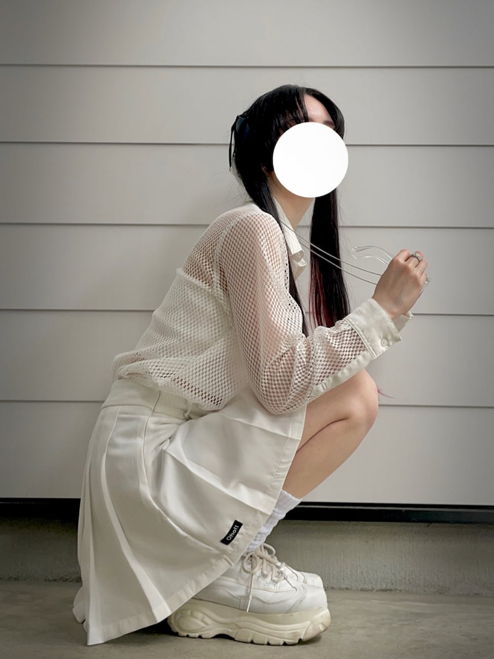 「オールホワイト、メッシュ、メッシュトップス、HARE、WEGO、プリーツスカート、ミニスカート、SHEIN、ルーズソックス、DAISO、厚底シューズ、白スニーカー、attagirl、y2k、ワントーンコーデ」｜「HAREのメッシュデザインシャツ(HARE)（シャツ/ブラウス、ホワイト系）」を使った、lucaさん（レディース・165cm）の夏コーディネートの2枚目の写真