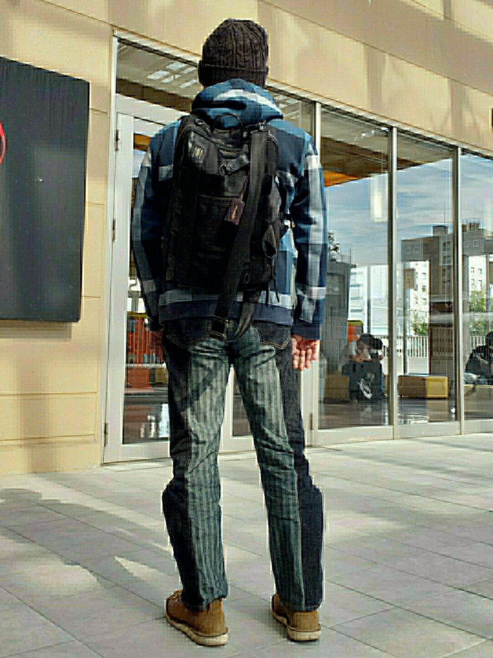 「カジュアルコーデ、パーカー、BURBERRY BLACK LABEL、デニムパンツ、児島ジーンズ、デザートブーツ、Danner、ニット帽、おしゃれさんと繋がりたい、いいね、save、フォローお願いします🤑」｜「BURBERRY BLACK LABELのアイテム（パーカー、ブルー系）」を使った、@くうすけ🍀さん（メンズ・168cm）の秋コーディネートの2枚目の写真