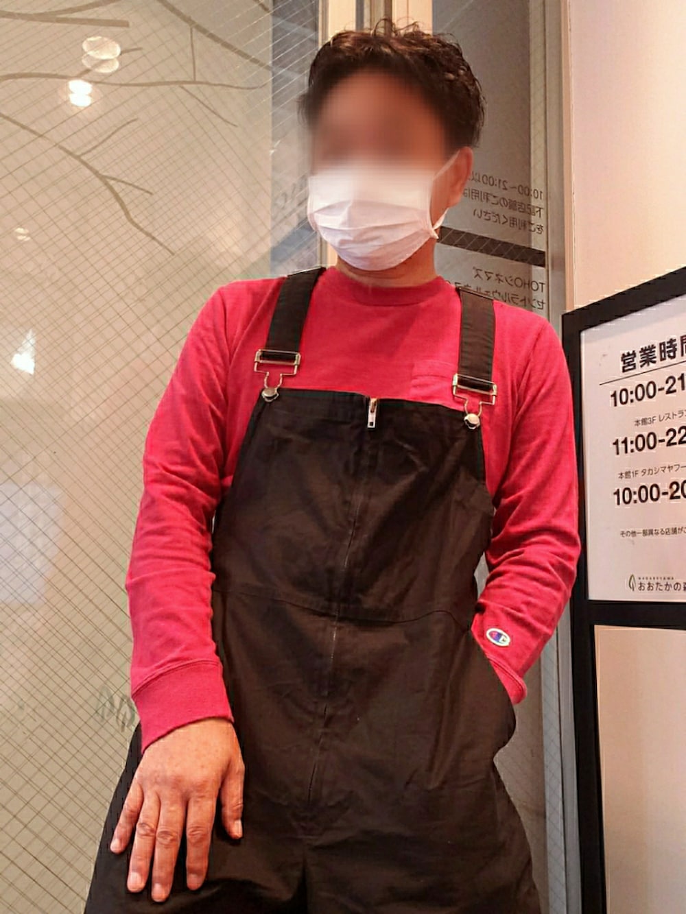 「今日のコーデ、赤×黒、シンプルコーデ、キャップ、NEW ERA、オーバーオール、RANCHSTANDARD、ロンT、Champion、Danner、おしゃれさんと繋がりたい、いいね、save、フォローお願いします🤑」｜「NEW ERAのニューエラ キャップ MLB（キャップ、ブラック系）」を使った、@くうすけ🍀さん（メンズ・168cm）の秋コーディネートの3枚目の写真