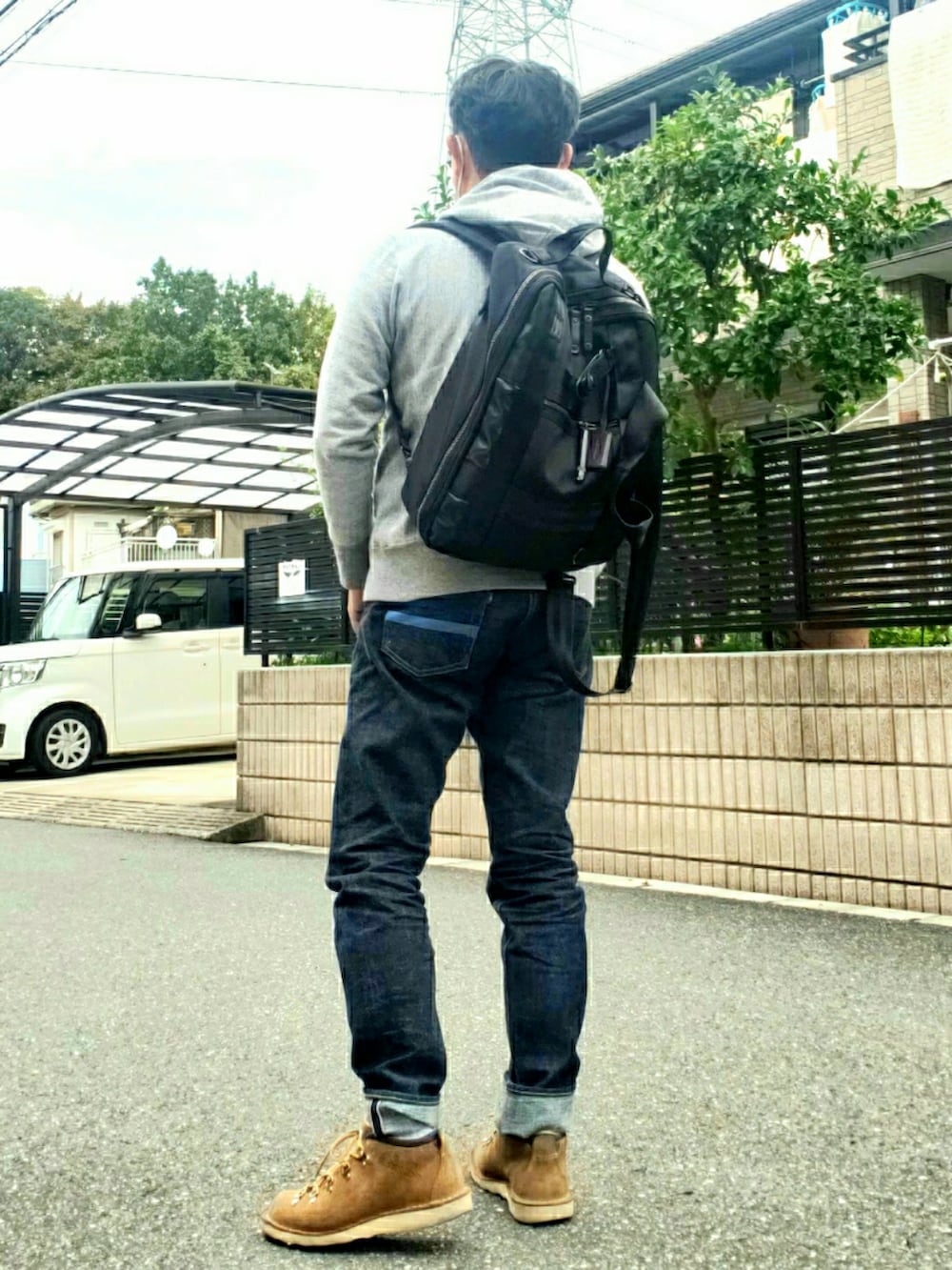 「秋冬コーデ、休日コーデ、パーカー、Champion、デニムパンツ、モモタロージーンズ、サンドブーツ、Danner、ハンバーガー、おしゃれさんと繋がりたい、いいね、save、フォローお願いします🤑」｜「桃太郎ジーンズのアイテム（デニムパンツ、ブルー系）」を使った、@くうすけ🍀さん（メンズ・168cm）の秋コーディネートの2枚目の写真