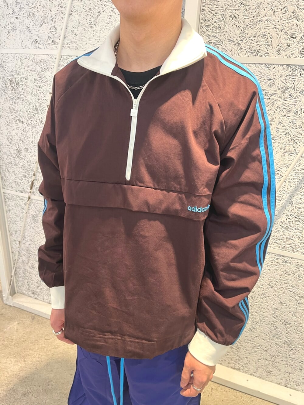 「adidas、adidas originals、アディダス、アディダスオリジナルス、アディレニウム、ハーフジップ、ジャパン、カラーコーデ、春コーデ」｜「adidasのプルオーバー/ ハーフジップ/ アディダスオリジナルス adidas Originals（ジャージ、ブラウン系）」を使った、IKさん（メンズ・172cm）の冬コーディネートの2枚目の写真