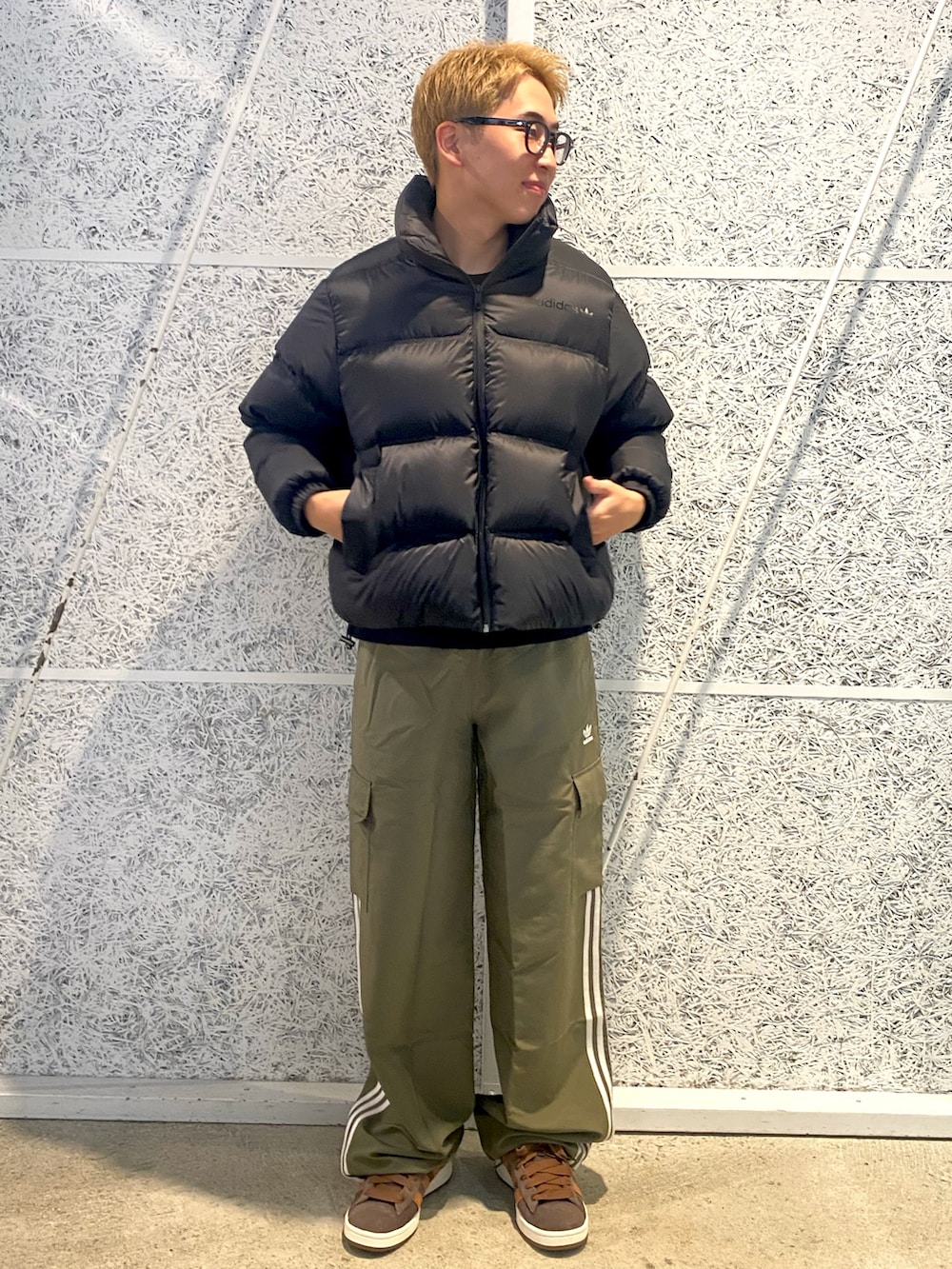 「スニーカー、adidas、ジャージ、カーゴパンツ、アディダス、adidas originals、アディダスオリジナルス、キャンパス、アディカラー」｜IKさん（メンズ・172cm）の秋コーディネートの2枚目の写真