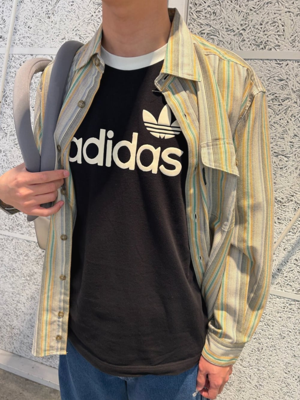 「adidas、アディダス、休日スタイル、ハーフパンツ、adidas originals、春カラー、春コーデ、アディダスオリジナルス、スーパースター、お花見コーデ」｜「adidasのアディカラー デニム ファイヤーバードショーツ / ハーフパンツ / アディダスオリジナルス adidas Originals（その他パンツ、ブルー系）」を使った、IKさん（メンズ・172cm）の春コーディネートの2枚目の写真