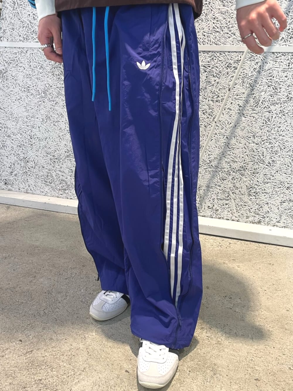 「adidas、adidas originals、アディダス、アディダスオリジナルス、アディレニウム、ハーフジップ、ジャパン、カラーコーデ、春コーデ」｜「adidasのプルオーバー/ ハーフジップ/ アディダスオリジナルス adidas Originals（ジャージ、ブラウン系）」を使った、IKさん（メンズ・172cm）の冬コーディネートの3枚目の写真