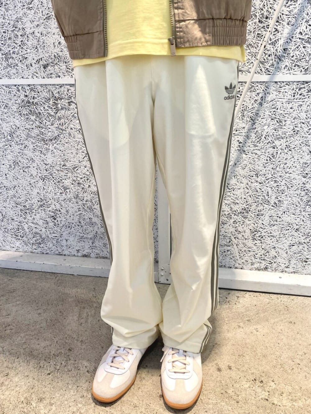「adidas、adidas originals、アディダス、アディダスオリジナルス、スニーカー」｜「adidasのアディダス オリジナルス ウーブン ファイヤーバード トラックスーツジャケット / ジャージ / アディダスオリジナルス adidas Originals（ジャージ、ブラウン系）」を使った、IKさん（メンズ・172cm）の春コーディネートの3枚目の写真
