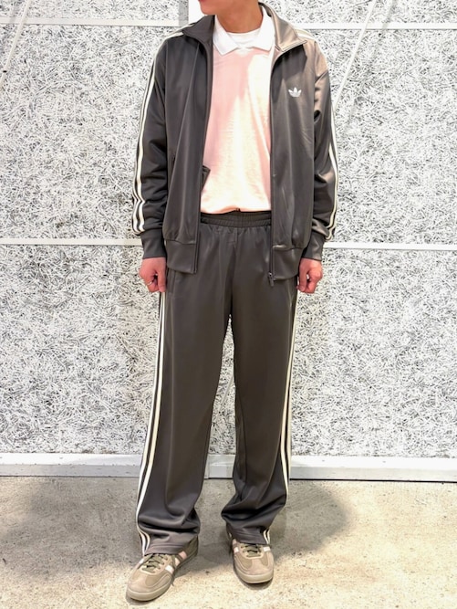 adidasのポロシャツを使った「セットアップ」のメンズ人気ファッション
