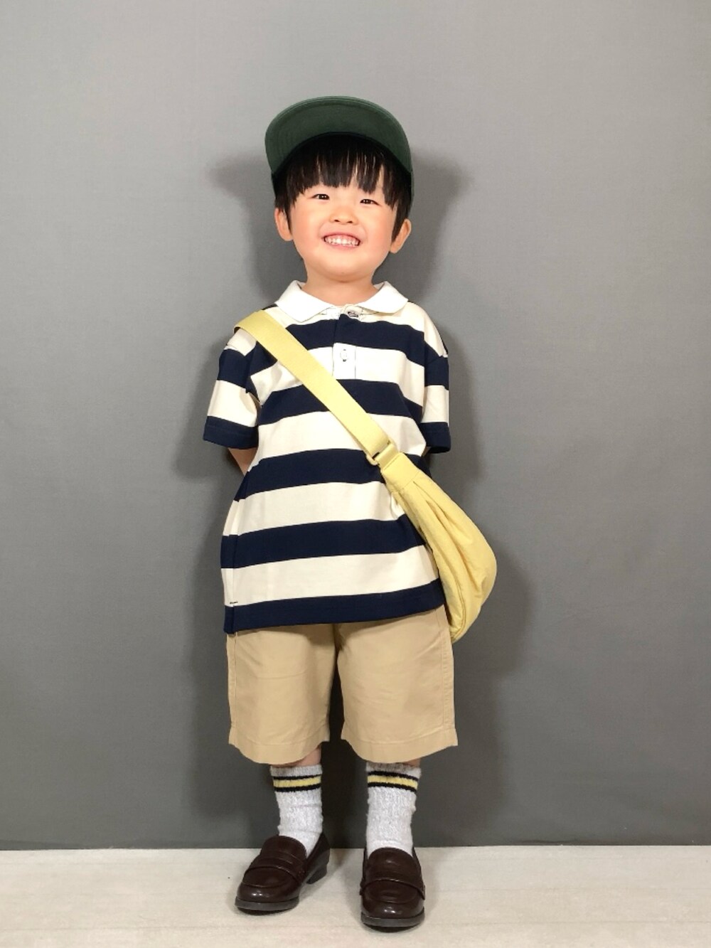 「休日スタイル、ボーダー、キャップ、ローファー、ショートパンツ、ショルダーバッグ、春コーデ、お出かけコーデ、カジュアルコーデ、プチプラ、デートコーデ、スポーツミックス、春夏コーデ」｜「UNIQLOのアイテム（トップス、ベージュ系）」を使った、YU⭐︎さん（キッズ・90cm）の春コーディネートの5枚目の写真