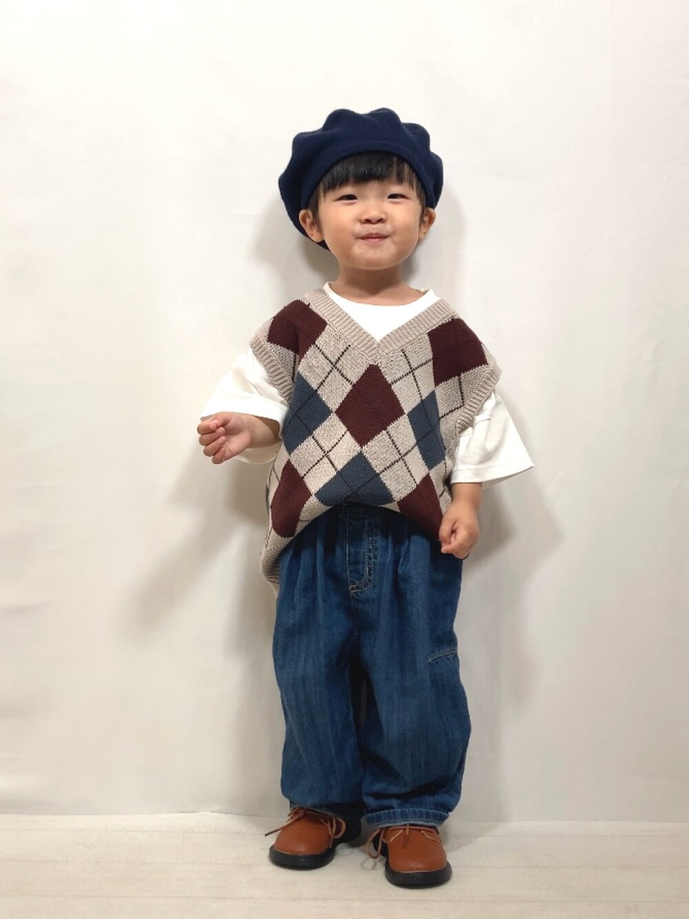 「プチプラ、韓国子供服、デニム、ベスト、ニットベスト、レイヤードスタイル、休日スタイル、ベレー帽、秋服準備はじめました、秋コーデ、お出かけコーデ」｜「Birthdayのアイテム（ベスト、ベージュ系）」を使った、YU⭐︎さん（キッズ・90cm）の夏コーディネートの3枚目の写真