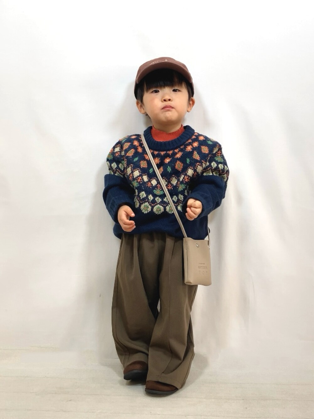 「クリスマスに着たい服、新星WEARISTAにエントリー、お出かけコーデ、休日スタイル、カジュアルコーデ、ブーツ、ショルダーバッグ、タートルネック、キャップ、韓国子供服、ニット、レイヤードスタイル、マイベストコーデ2023、冬コーデ」｜「BREEZEの【リンク】ノルディックニット（ニット/セーター、ブルー系）」を使った、YU⭐︎さん（キッズ・90cm）の冬コーディネートの4枚目の写真