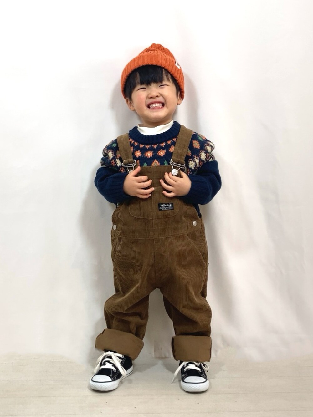 「ファッションを楽しもう、秋冬コーデ、冬コーデ、ニツト、ニット帽、スニーカー、レイヤードスタイル、コーデュロイ、サロペット、休日スタイル、カジュアルコーデ、クリスマスに着たい服、ブラウン、マイベストコーデ2023」｜「BREEZEの【リンク】ノルディックニット（ニット/セーター、ブルー系）」を使った、YU⭐︎さん（キッズ・90cm）の冬コーディネートの3枚目の写真