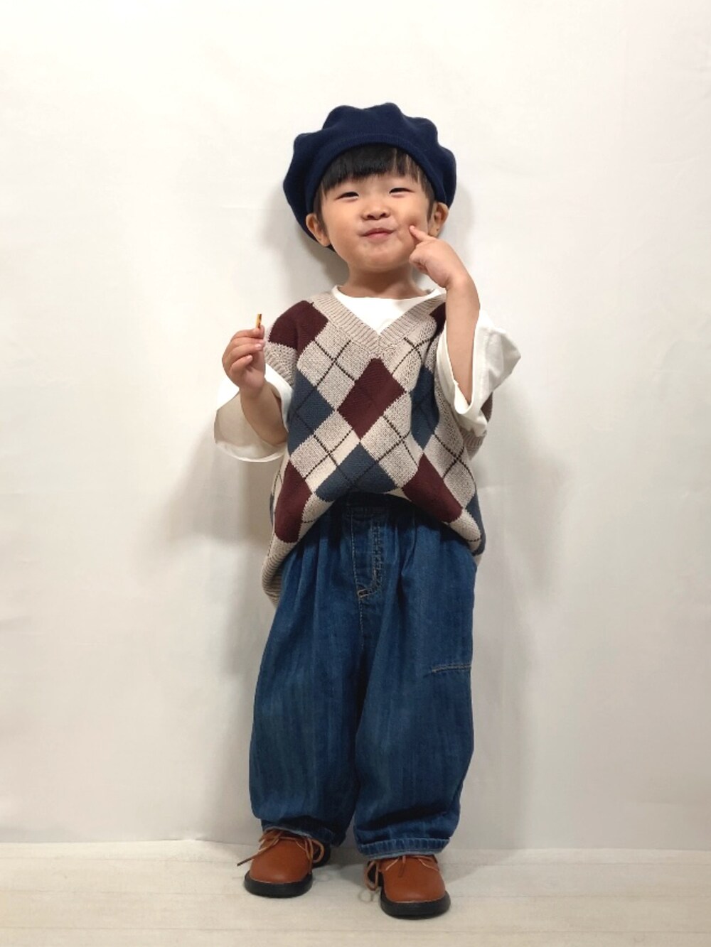 「プチプラ、韓国子供服、デニム、ベスト、ニットベスト、レイヤードスタイル、休日スタイル、ベレー帽、秋服準備はじめました、秋コーデ、お出かけコーデ」｜「Birthdayのアイテム（ベスト、ベージュ系）」を使った、YU⭐︎さん（キッズ・90cm）の夏コーディネートの2枚目の写真