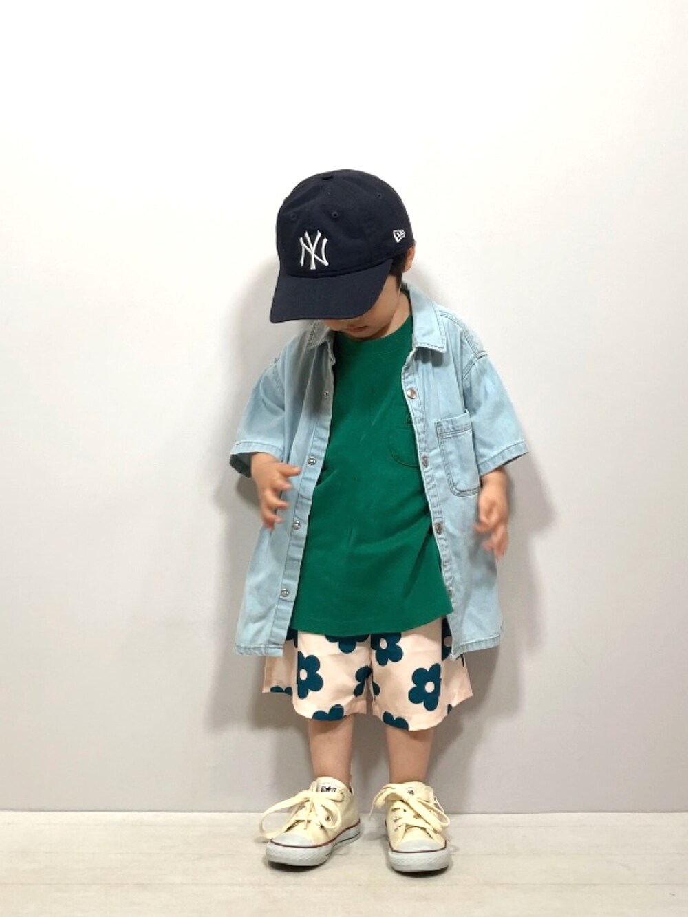 「ビッグシルエット、シンプルコーデ、初夏コーデ、白スニーカー、ハーフパンツ、プチプラ、レイヤードスタイル、シャツスタイル、古着MIX、ストリート、夏コーデ、カジュアル、カラーパンツ、お出かけコーデ」｜「ZARA KIDSのアイテム（シャツ/ブラウス、ブルー系）」を使った、YU⭐︎さん（キッズ・90cm）の夏コーディネートの5枚目の写真