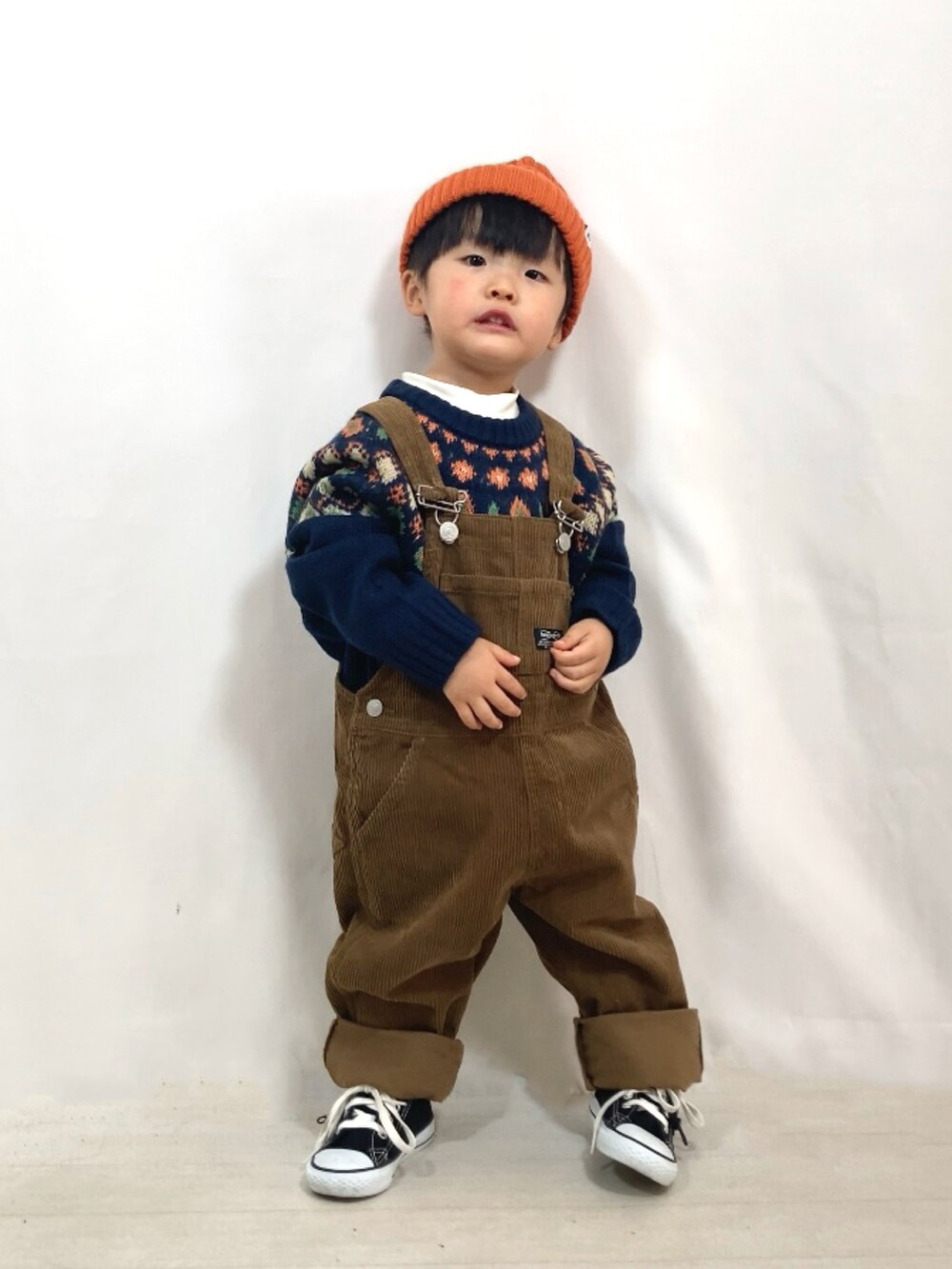 「ファッションを楽しもう、秋冬コーデ、冬コーデ、ニツト、ニット帽、スニーカー、レイヤードスタイル、コーデュロイ、サロペット、休日スタイル、カジュアルコーデ、クリスマスに着たい服、ブラウン、マイベストコーデ2023」｜「BREEZEの【リンク】ノルディックニット（ニット/セーター、ブルー系）」を使った、YU⭐︎さん（キッズ・90cm）の冬コーディネートの2枚目の写真