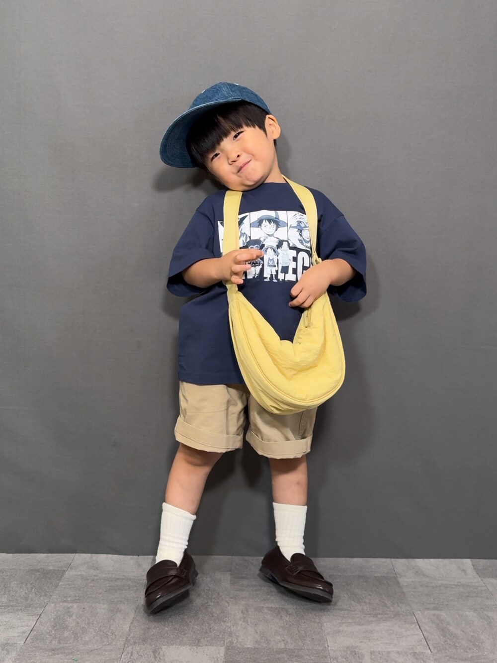 「アツいコーデ全部見せ、夏コーデ、プチプラ、スポーツミックス、ローファー、ロゴT、ショートパンツ、ハーフパンツ、シンプル、キャップ、お出かけコーデ、ショルダーバッグ、きれいめカジュアル」｜「UNIQLOのアイテム（Tシャツ/カットソー、ブルー系）」を使った、YU⭐︎さん（キッズ・90cm）の夏コーディネートの4枚目の写真