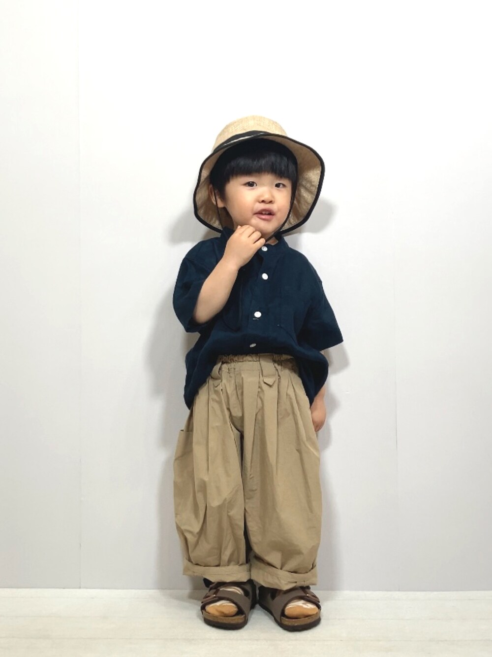 「シャツスタイル、ビッグシルエット、バケットハット、プチプラ、初夏コーデ、カラーパンツ、休日スタイル、シンプルコーデ、春夏コーデ、サンダル、夏コーデ、リネン」｜「無印良品のアイテム（シャツ/ブラウス、ブルー系）」を使った、YU⭐︎さん（キッズ・90cm）の春コーディネートの3枚目の写真
