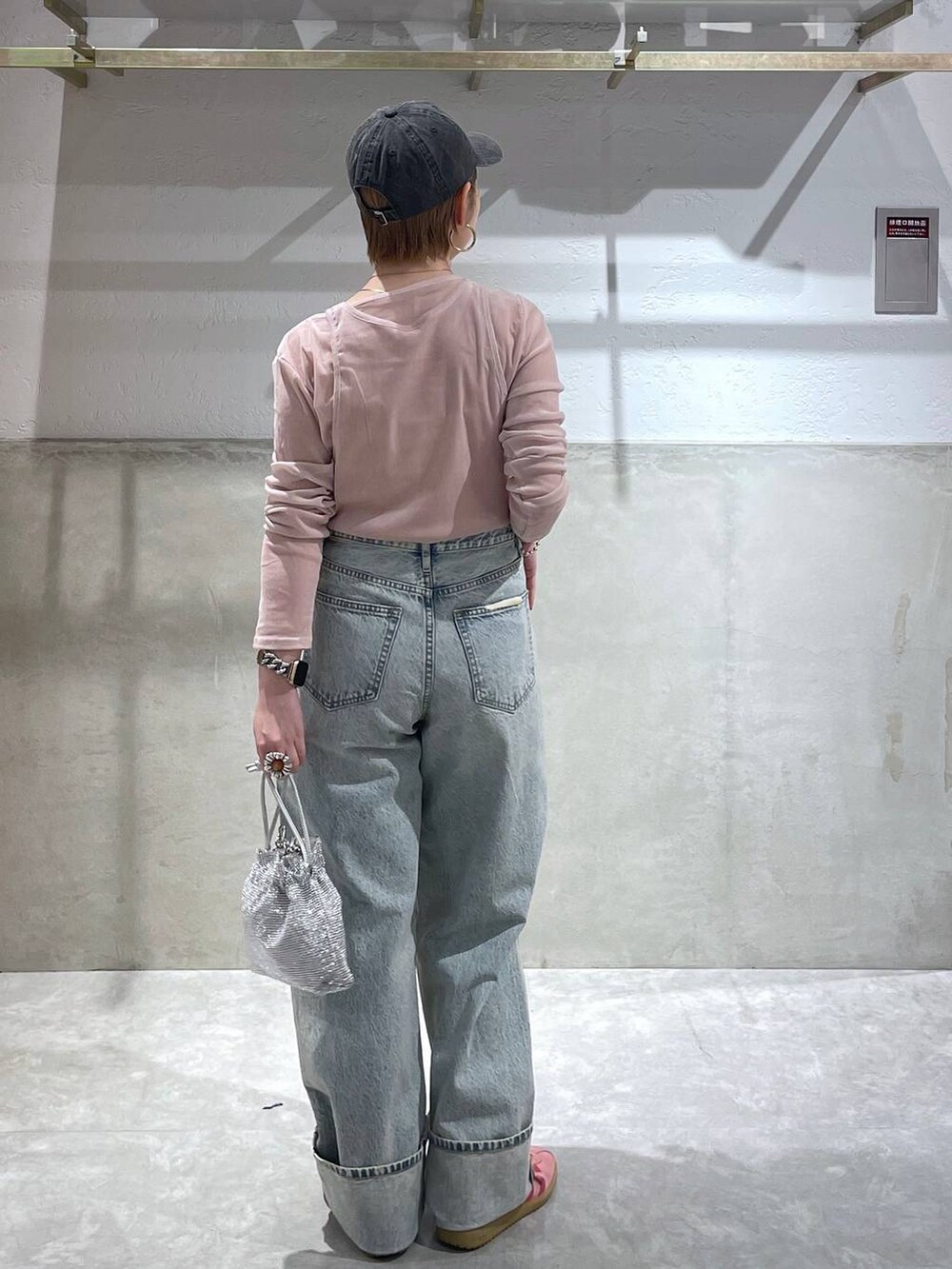「LOWRYS FARM」｜「LOWRYS FARMのＣＯＮＥ／オリカエシローライズ　131364（デニムパンツ、ブルー系）」を使った、Minaさん（レディース・153cm）の夏コーディネートの2枚目の写真