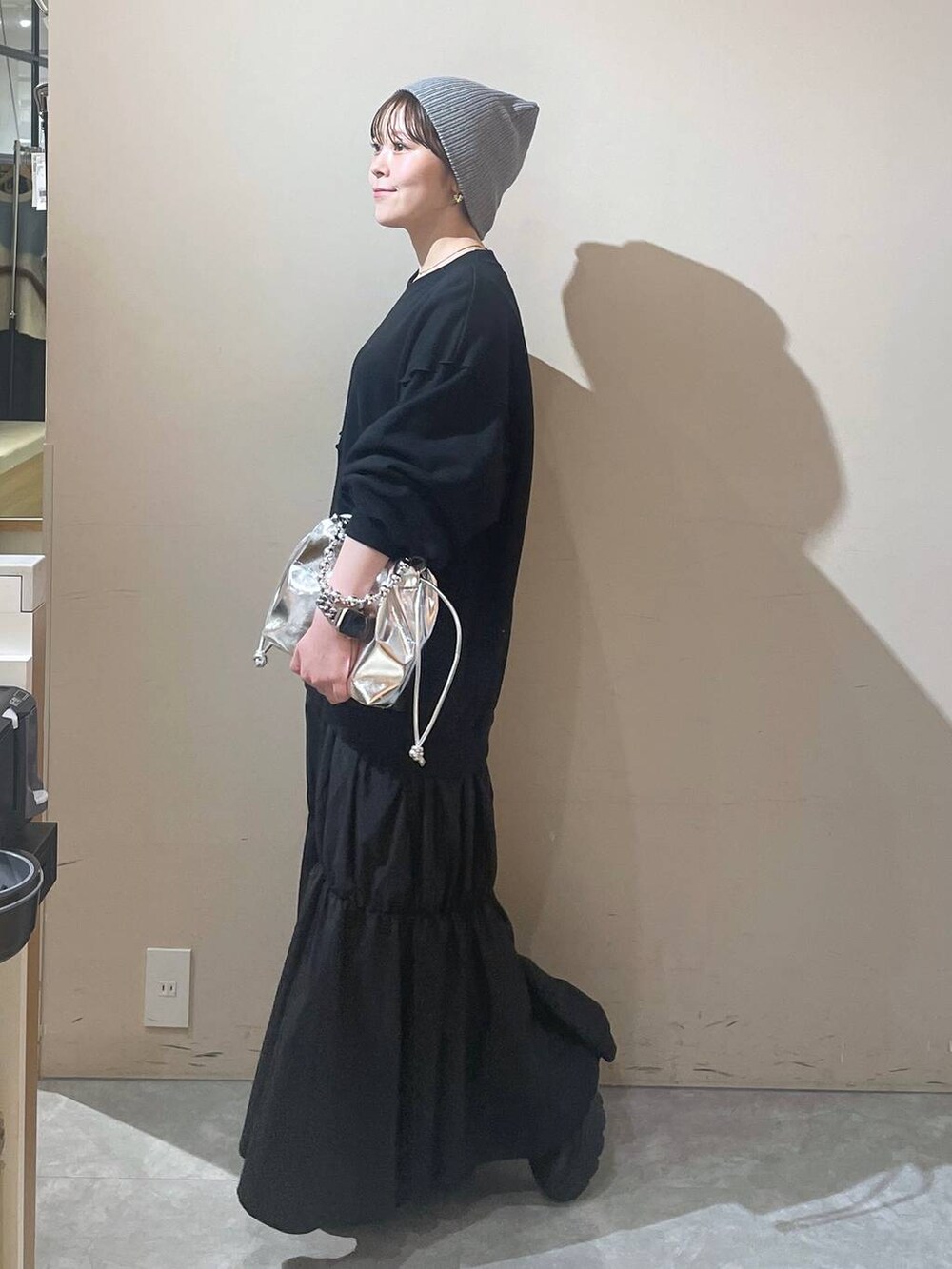 「LOWRYS FARM」｜「LOWRYS FARMのニットビーニー　138931（ニットキャップ/ビーニー、グレー系）」を使った、Minaさん（レディース・153cm）の秋コーディネートの2枚目の写真