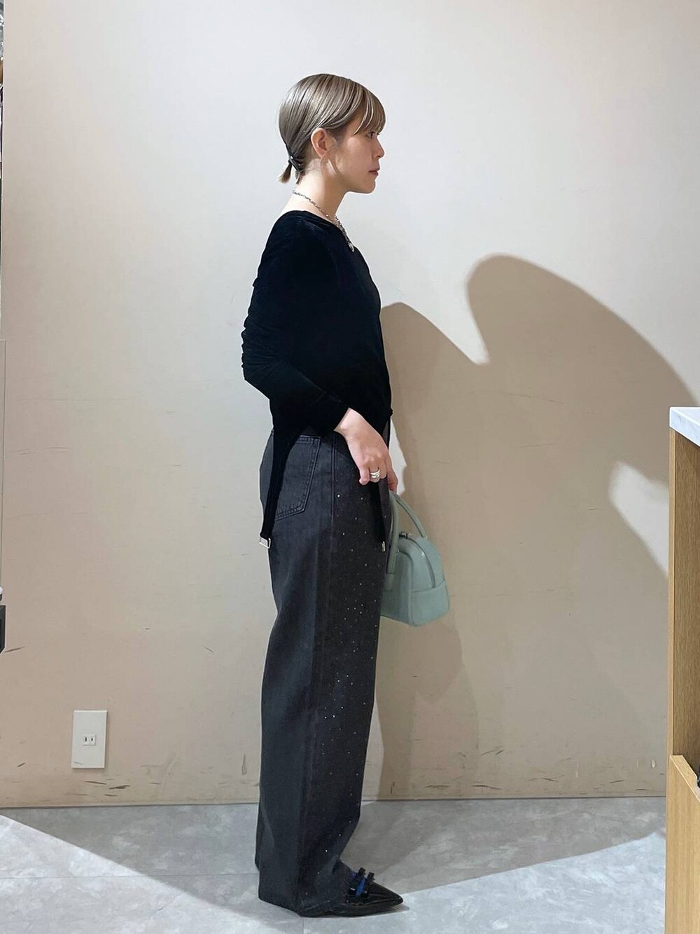 「LOWRYS FARM」｜「LOWRYS FARMのダブルリボンシューズ　 133045（パンプス、ブラック系）」を使った、Minaさん（レディース・153cm）の秋コーディネートの2枚目の写真