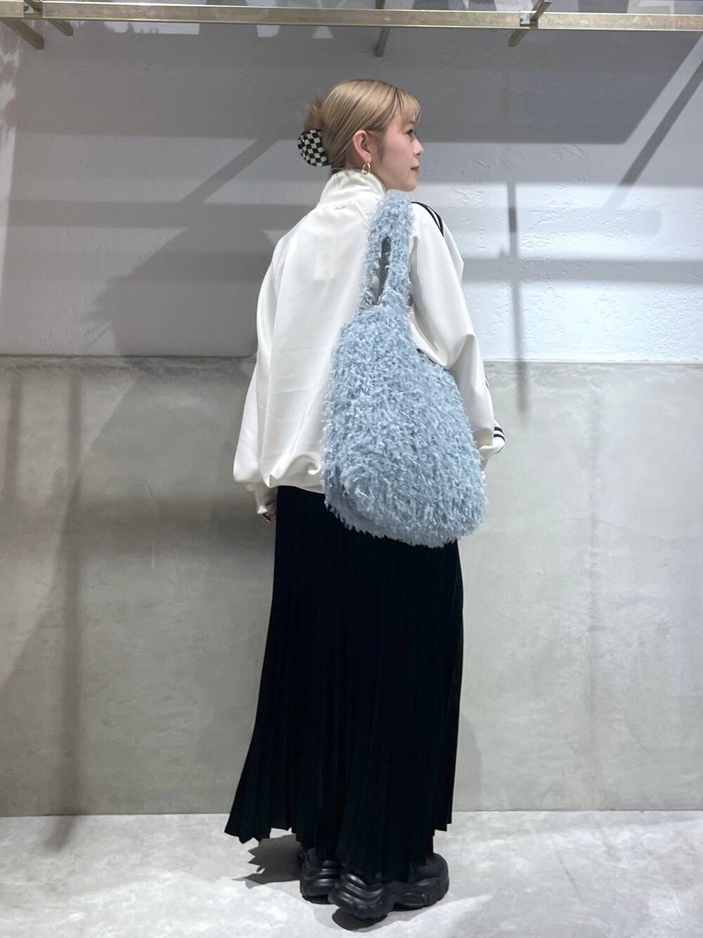 「LOWRYS FARM」｜「LOWRYS FARMのニットソックススニーカーブーツ　981776（ブーツ、ブラック系）」を使った、Minaさん（レディース・153cm）の冬コーディネートの4枚目の写真
