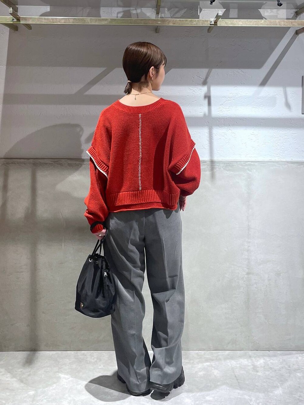 「LOWRYS FARM」｜「LOWRYS FARMの２WAYステッチプルオーバーLS　116684（ニット/セーター、レッド系）」を使った、Minaさん（レディース・153cm）の秋コーディネートの3枚目の写真
