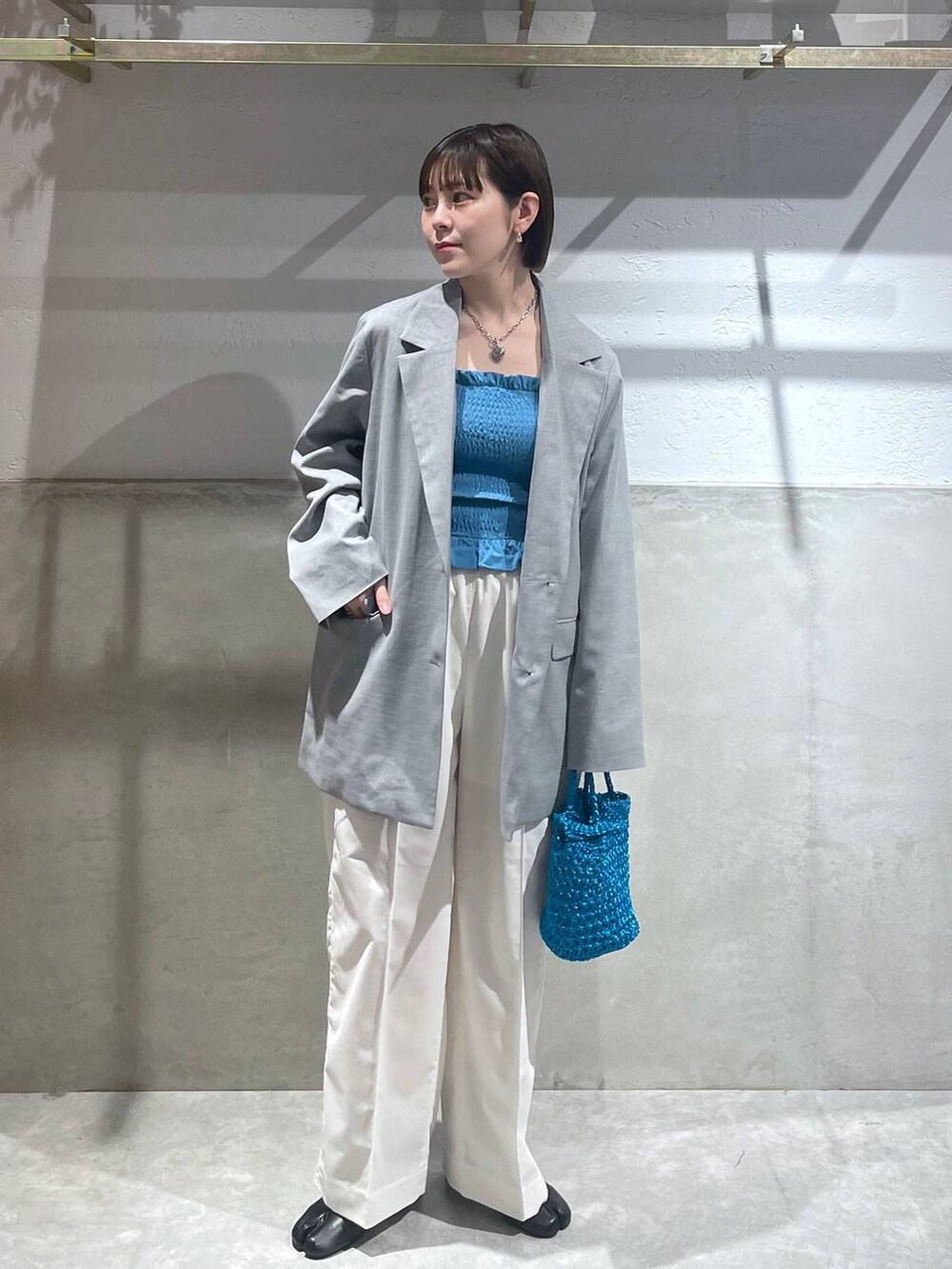 「LOWRYS FARM」｜「LOWRYS FARMのスタイルＵＰシャーリングキャミ  108514（キャミソール、ブルー系）」を使った、Minaさん（レディース・153cm）の春コーディネートの2枚目の写真
