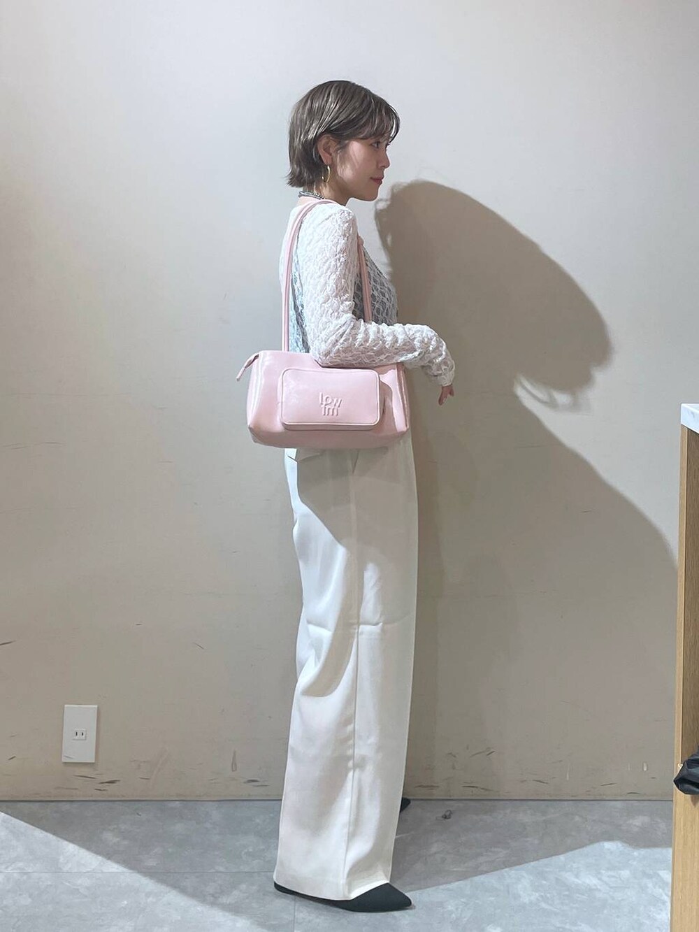 「LOWRYS FARM」｜「LOWRYS FARMのリボンツキ２ＷＡＹミュール　100500（パンプス、ブラック系）」を使った、Minaさん（レディース・153cm）の秋コーディネートの2枚目の写真