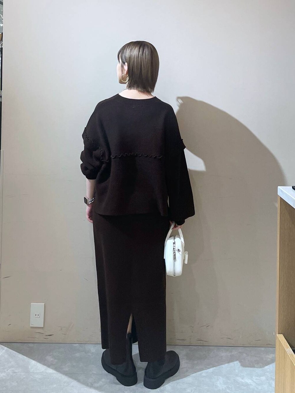 「LOWRYS FARM」｜「LOWRYS FARMのリボンボストンＢＡＧ　135877（ボストンバッグ、ホワイト系）」を使った、Minaさん（レディース・153cm）の秋コーディネートの3枚目の写真