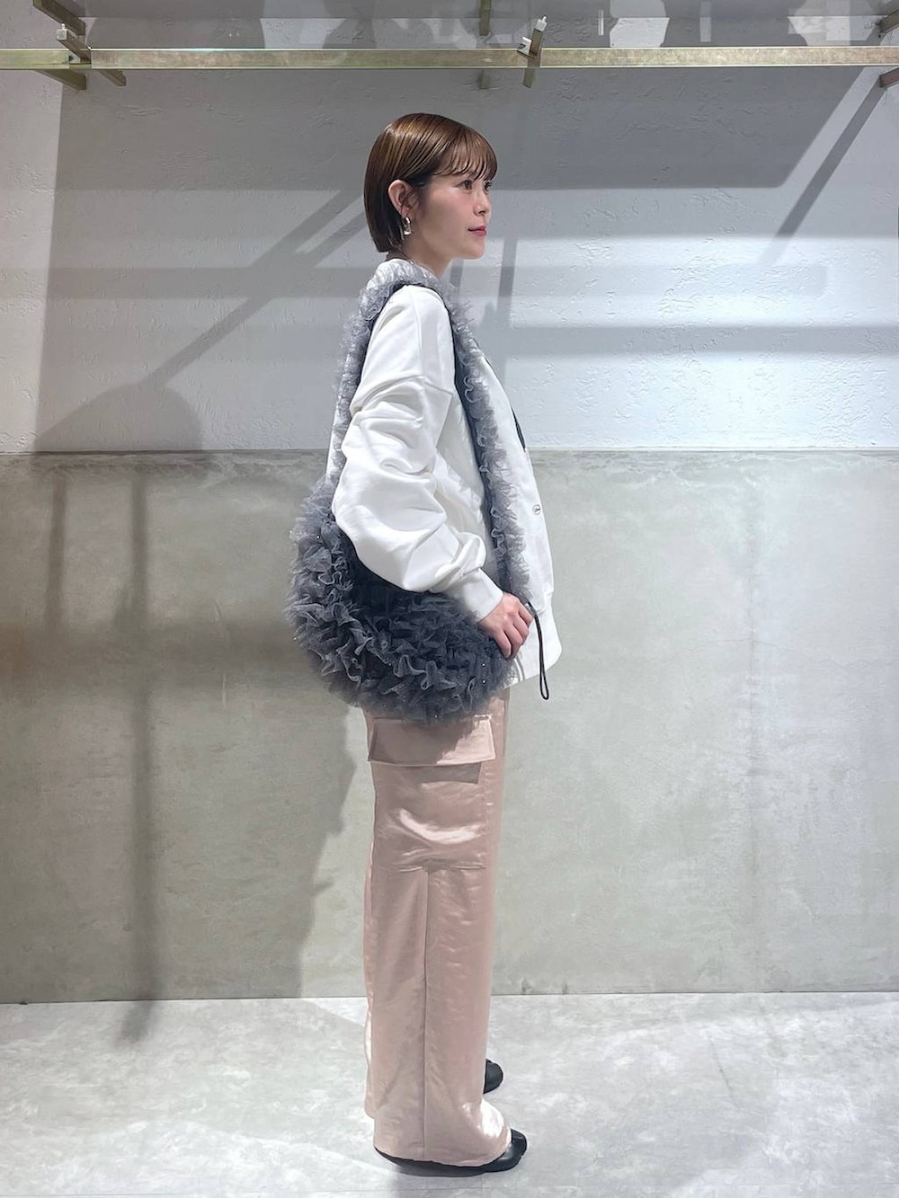「LOWRYS FARM」｜「LOWRYS FARMのステンレスフープチョーカー 127295（チョーカー、シルバー系）」を使った、Minaさん（レディース・153cm）の秋コーディネートの3枚目の写真