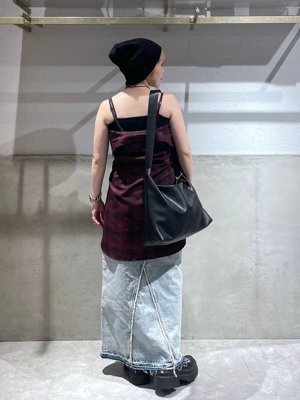 「LOWRYS FARM、ローリーズスタイル_LOWRYS FARM」｜「LOWRYS FARMのオンブレチェックシャツＬＳ　116609（シャツ/ブラウス、レッド系）」を使った、Minaさん（レディース・153cm）の夏コーディネートの3枚目の写真