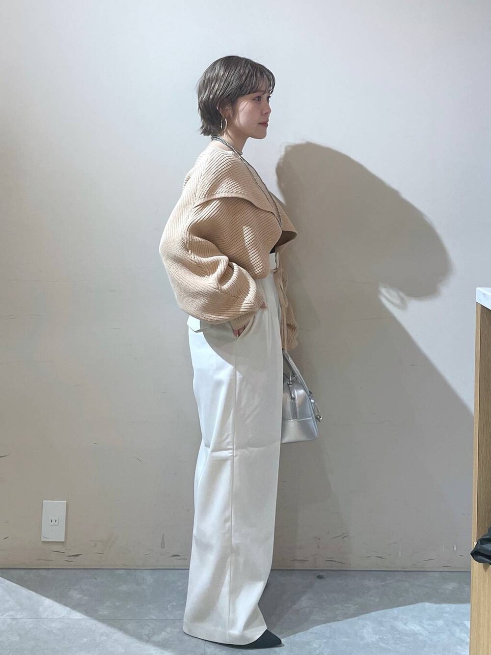「LOWRYS FARM」｜「LOWRYS FARMのリボンツキ２ＷＡＹミュール　100500（パンプス、ブラック系）」を使った、Minaさん（レディース・153cm）の秋コーディネートの4枚目の写真