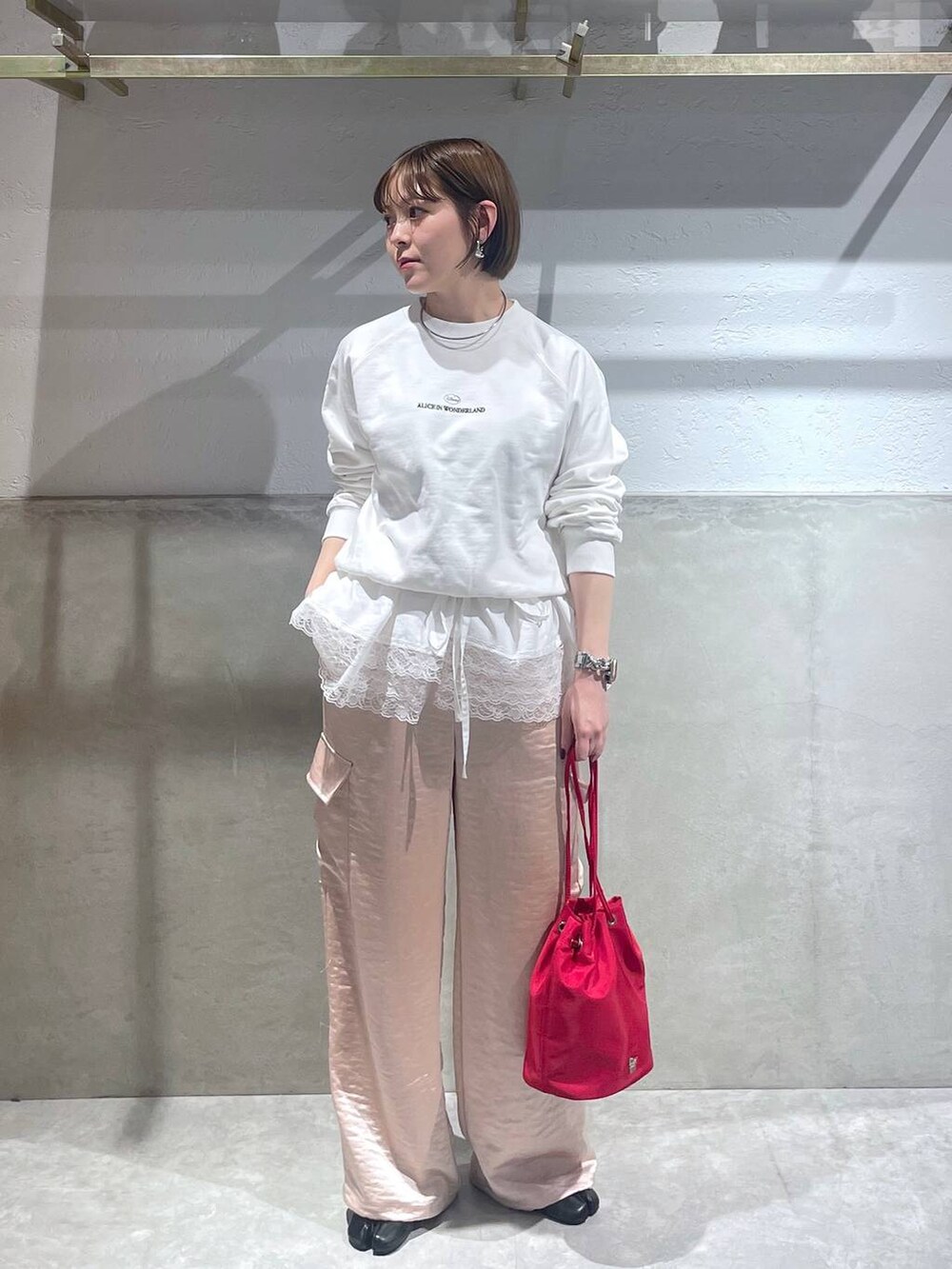 「LOWRYS FARM」｜「LOWRYS FARMのステンレスフープチョーカー 127295（チョーカー、シルバー系）」を使った、Minaさん（レディース・153cm）の秋コーディネートの2枚目の写真