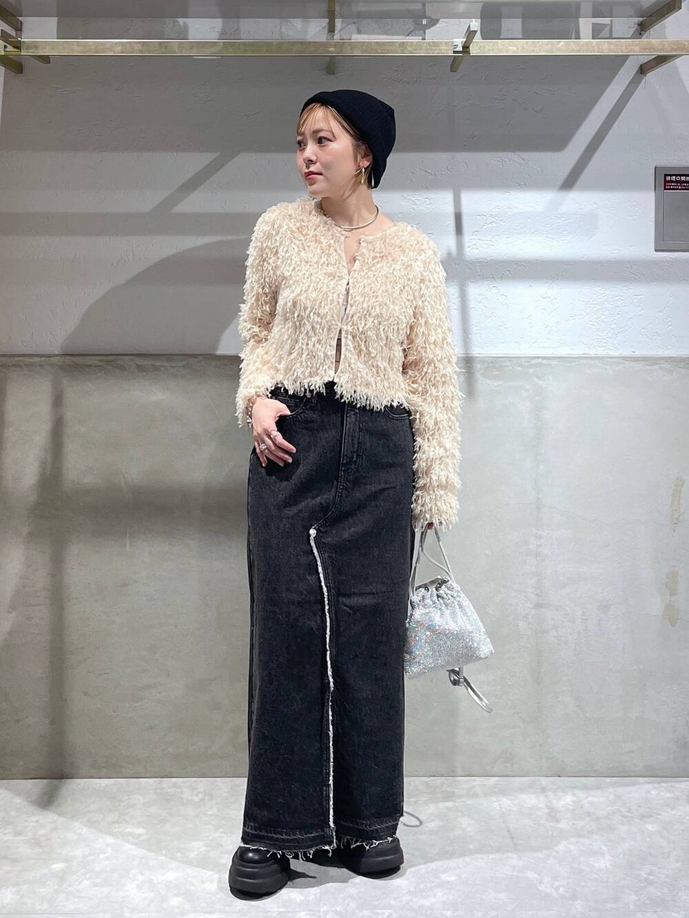 「LOWRYS FARM」｜「LOWRYS FARMのＣＯＮＥ／タイトロングＳＫ 131362（スカート、ブラック系）」を使った、Minaさん（レディース・153cm）の秋コーディネートの3枚目の写真