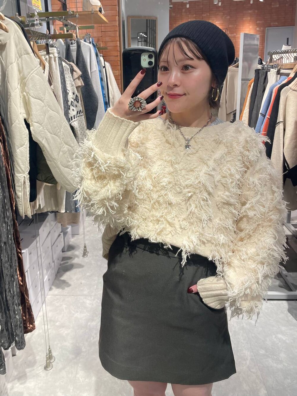 「LOWRYS FARM」｜「LOWRYS FARMのニットビーニー　138931（ニットキャップ/ビーニー、ブラック系）」を使った、Minaさん（レディース・153cm）の秋コーディネートの3枚目の写真