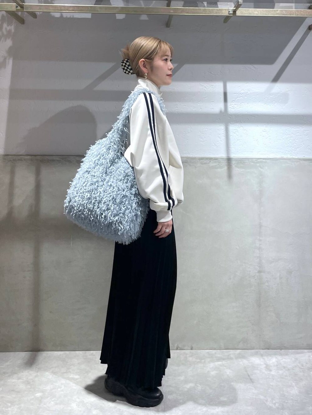 「LOWRYS FARM」｜「LOWRYS FARMのニットソックススニーカーブーツ　981776（ブーツ、ブラック系）」を使った、Minaさん（レディース・153cm）の冬コーディネートの3枚目の写真