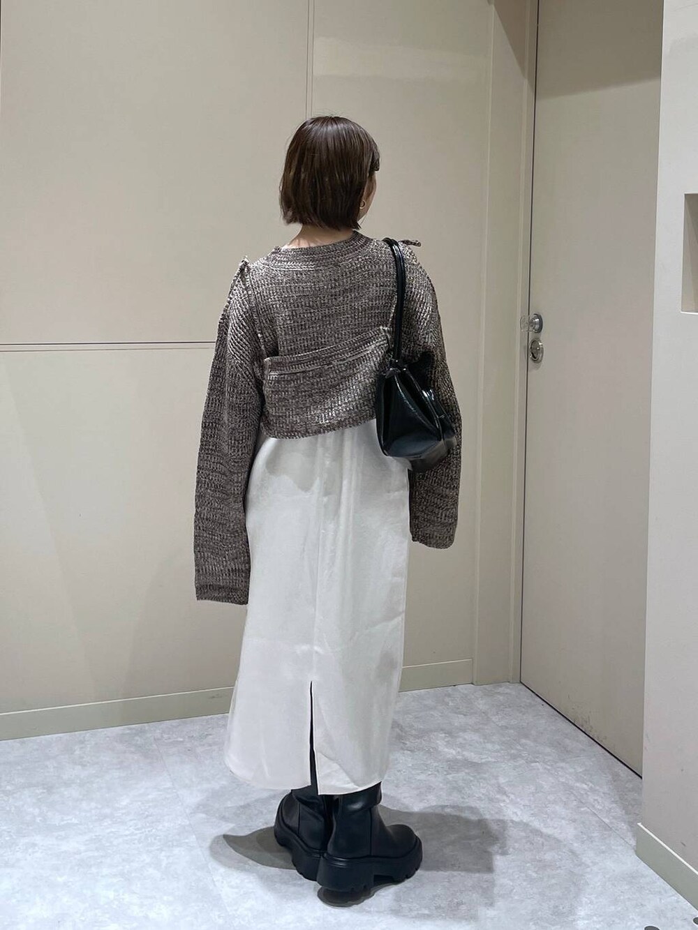 「LOWRYS FARM」｜「LOWRYS FARMの４ＲＯＯＭショルダーＢＡＧ138730（ショルダーバッグ、ブラック系）」を使った、Minaさん（レディース・153cm）の冬コーディネートの3枚目の写真