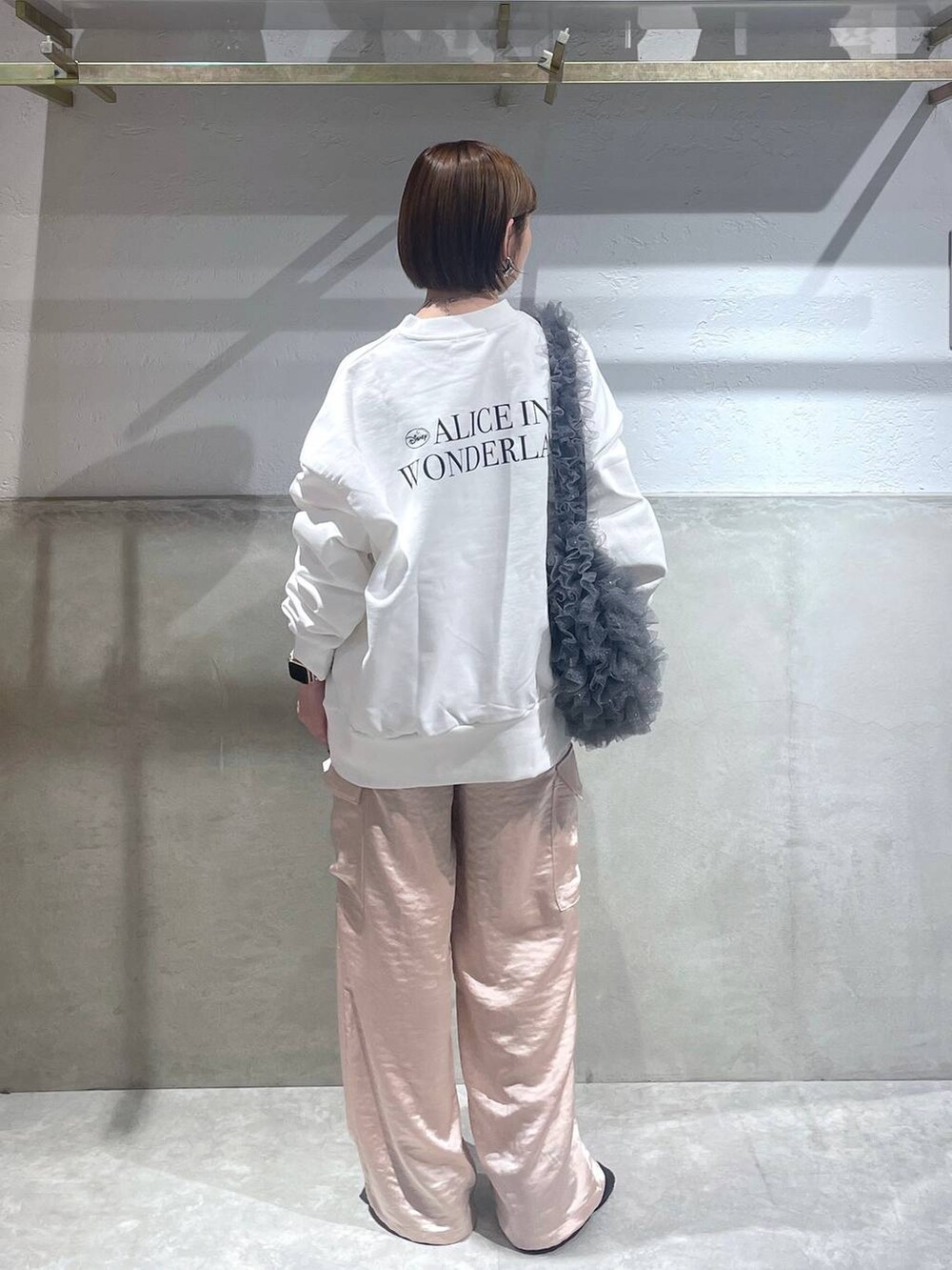 「LOWRYS FARM」｜「LOWRYS FARMのステンレスフープチョーカー 127295（チョーカー、シルバー系）」を使った、Minaさん（レディース・153cm）の秋コーディネートの4枚目の写真