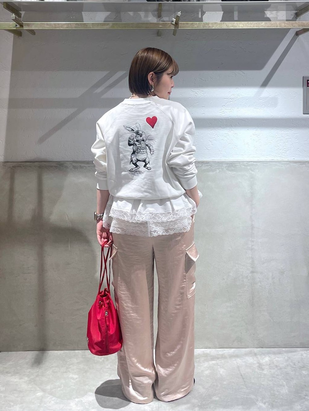 「LOWRYS FARM」｜「LOWRYS FARMのステンレスフープチョーカー 127295（チョーカー、シルバー系）」を使った、Minaさん（レディース・153cm）の秋コーディネートの4枚目の写真