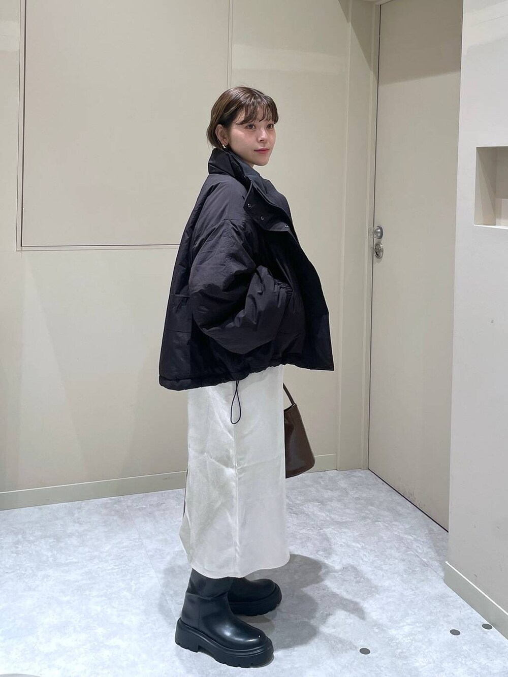 「LOWRYS FARM」｜「LOWRYS FARMのモンスターショートコート　 128076（その他アウター、ブラック系）」を使った、Minaさん（レディース・153cm）の冬コーディネートの2枚目の写真