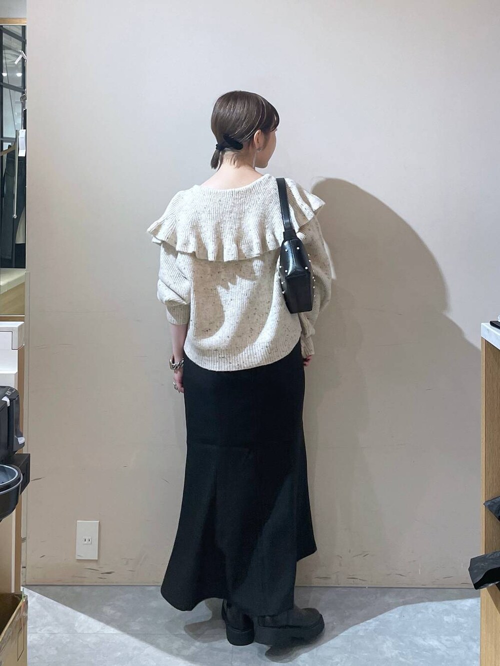 「LOWRYS FARM」｜「LOWRYS FARMのウールライクマーメイドスカート 133396（スカート、ブラック系）」を使った、Minaさん（レディース・153cm）の秋コーディネートの2枚目の写真
