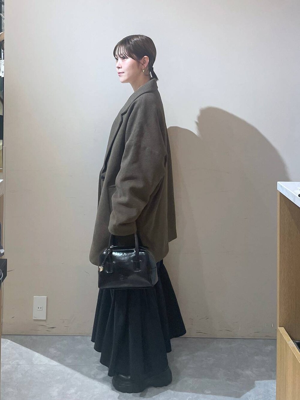 「LOWRYS FARM」｜「LOWRYS FARMのダブルフェイスユルジャケット 116453（チェスターコート、ブラウン系）」を使った、Minaさん（レディース・153cm）の秋コーディネートの3枚目の写真