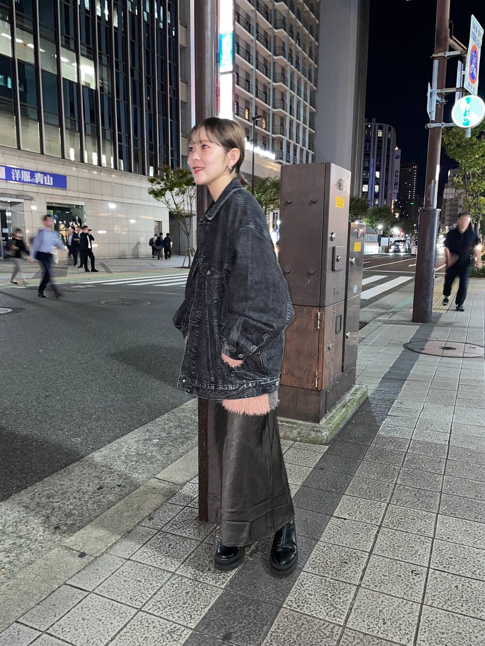 「LOWRYS FARM」｜「LOWRYS FARMのＣＯＮＥ／ＢＩＧＧジャン　131366（デニムジャケット、ブラック系）」を使った、Minaさん（レディース・153cm）の秋コーディネートの2枚目の写真