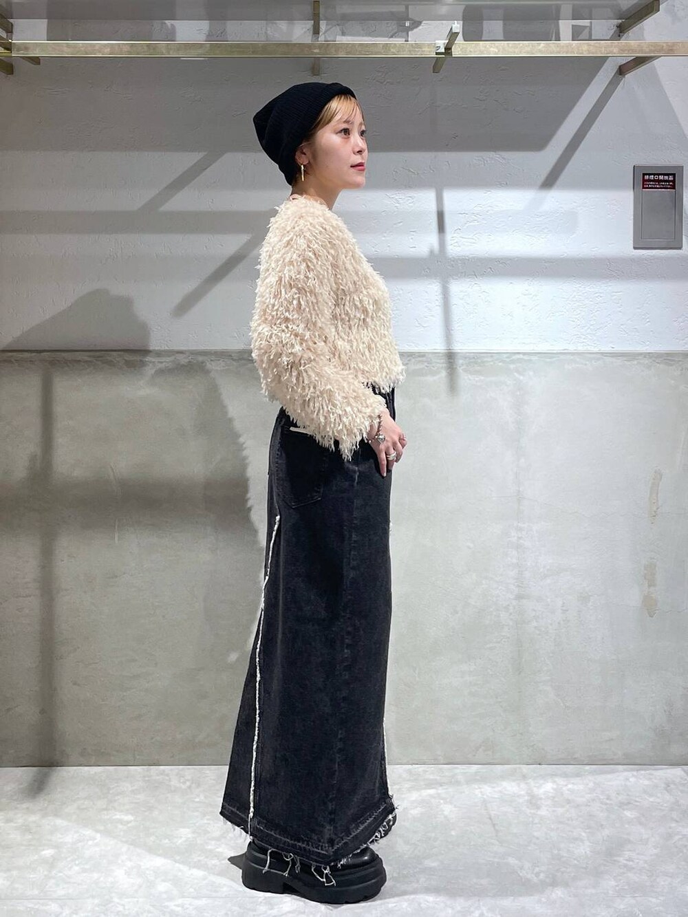 「LOWRYS FARM」｜「LOWRYS FARMのＣＯＮＥ／タイトロングＳＫ 131362（スカート、ブラック系）」を使った、Minaさん（レディース・153cm）の秋コーディネートの2枚目の写真