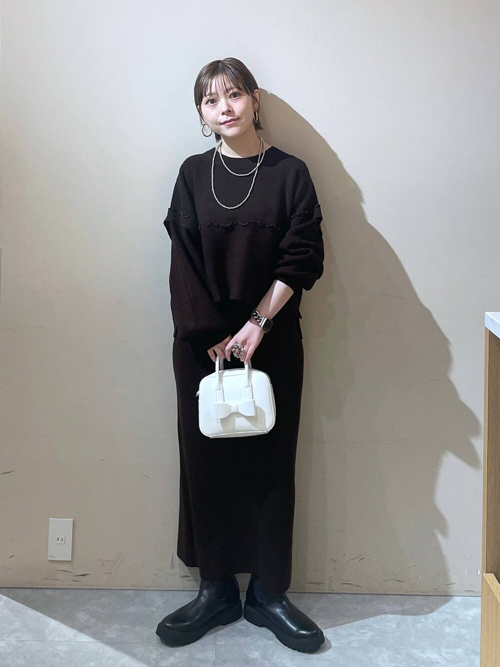 「LOWRYS FARM」｜「LOWRYS FARMのリボンボストンＢＡＧ　135877（ボストンバッグ、ホワイト系）」を使った、Minaさん（レディース・153cm）の秋コーディネートの4枚目の写真
