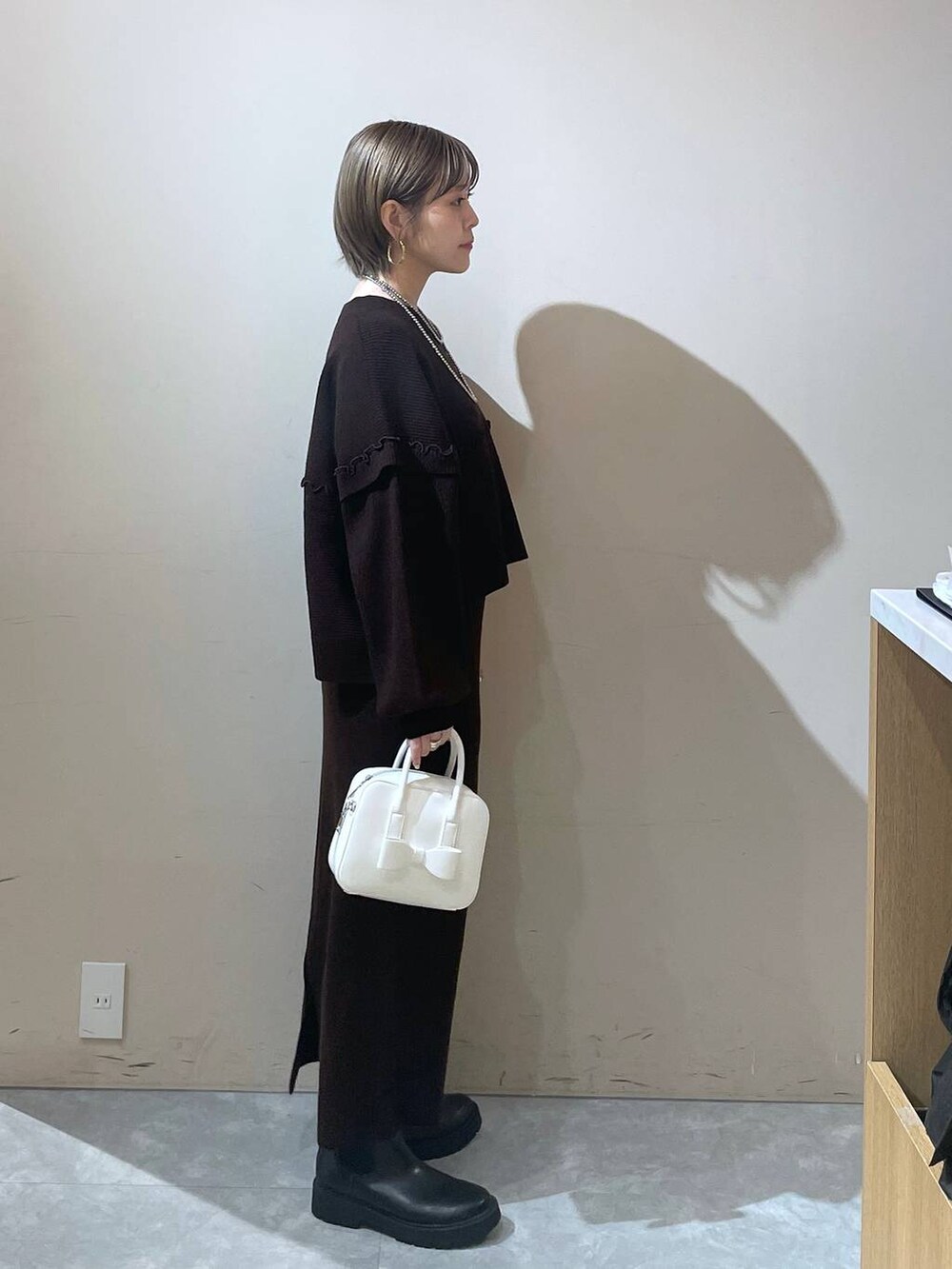 「LOWRYS FARM」｜「LOWRYS FARMのリボンボストンＢＡＧ　135877（ボストンバッグ、ホワイト系）」を使った、Minaさん（レディース・153cm）の秋コーディネートの2枚目の写真