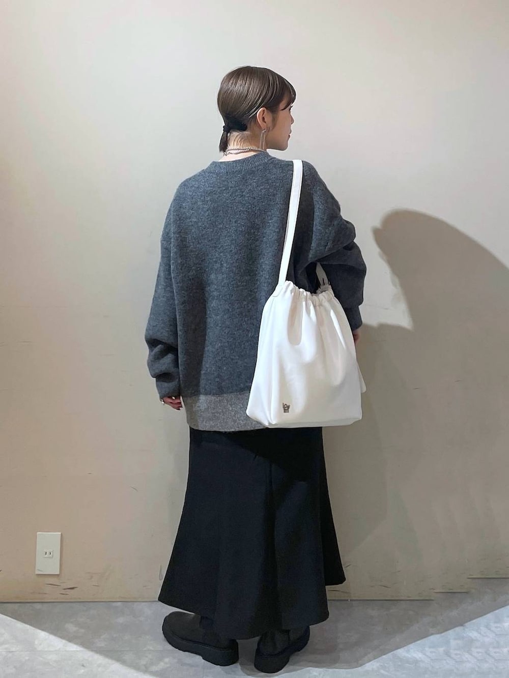 「LOWRYS FARM」｜「LOWRYS FARMのウールライクマーメイドスカート 133396（スカート、ブラック系）」を使った、Minaさん（レディース・153cm）の秋コーディネートの2枚目の写真
