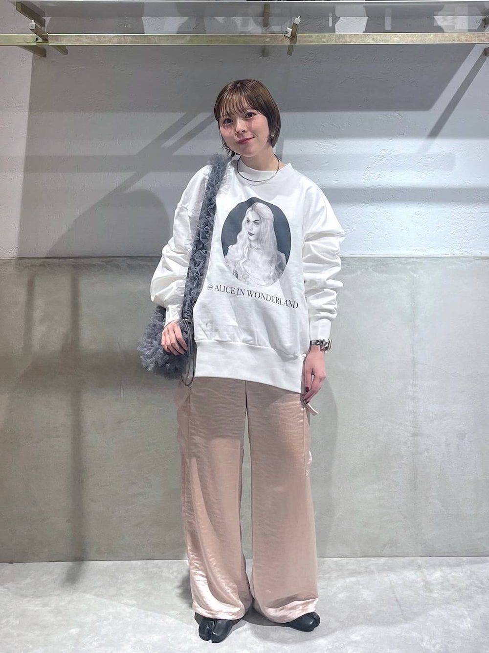 「LOWRYS FARM」｜「LOWRYS FARMのステンレスフープチョーカー 127295（チョーカー、シルバー系）」を使った、Minaさん（レディース・153cm）の秋コーディネートの2枚目の写真