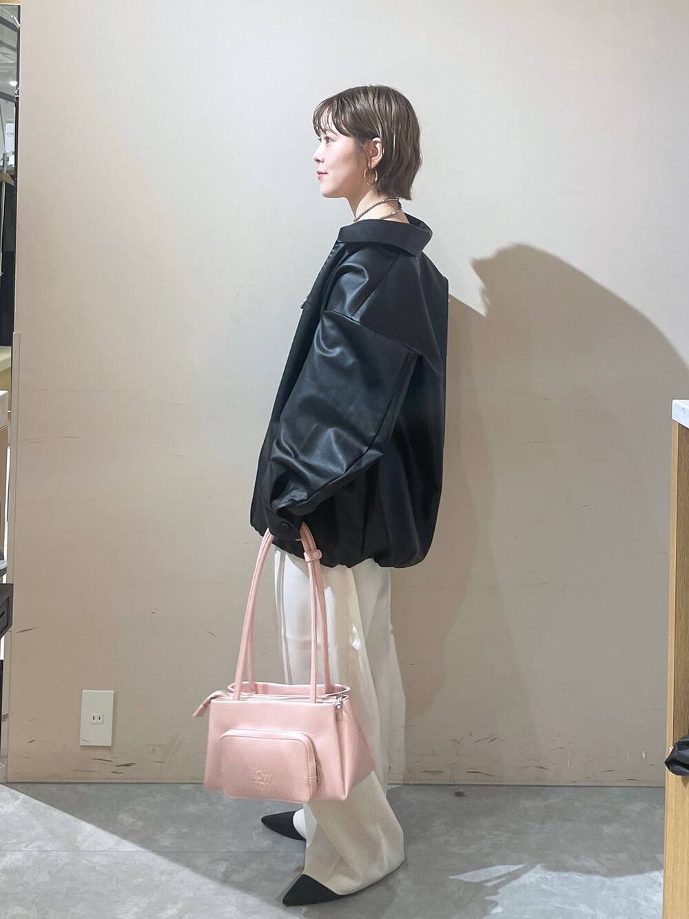 「LOWRYS FARM」｜「LOWRYS FARMのリボンツキ２ＷＡＹミュール　100500（パンプス、ブラック系）」を使った、Minaさん（レディース・153cm）の秋コーディネートの3枚目の写真