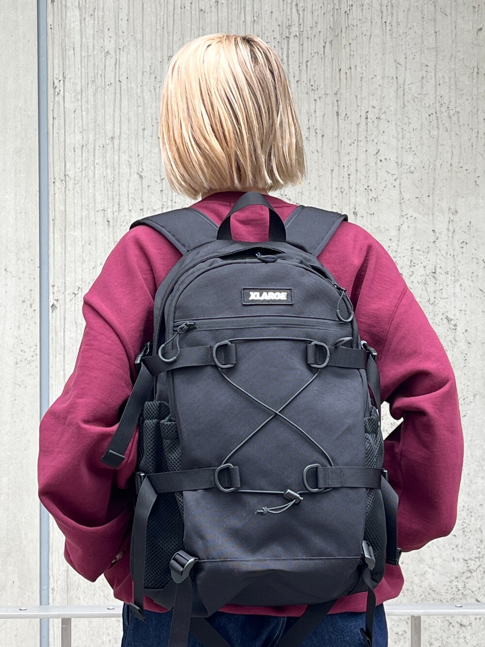 「XLARGEのSTANDARD LOGO TRUCK HOOK BACKPACK（バックパック/リュック、ブラック系）」を使った、Raさん（レディース・156cm）の夏コーディネートの5枚目の写真